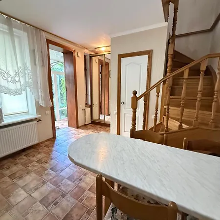 двуповерховий дім подобово, 7 станція великого фонтану Holiday home