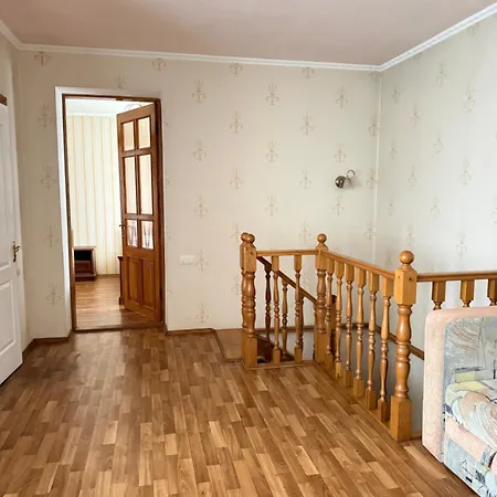 двуповерховий дім подобово, 7 станція великого фонтану